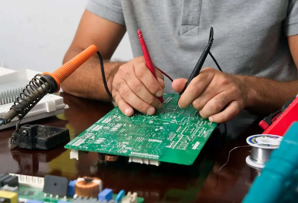 Professional Solar Inverter Repairing Services in Hyderabad Sindh